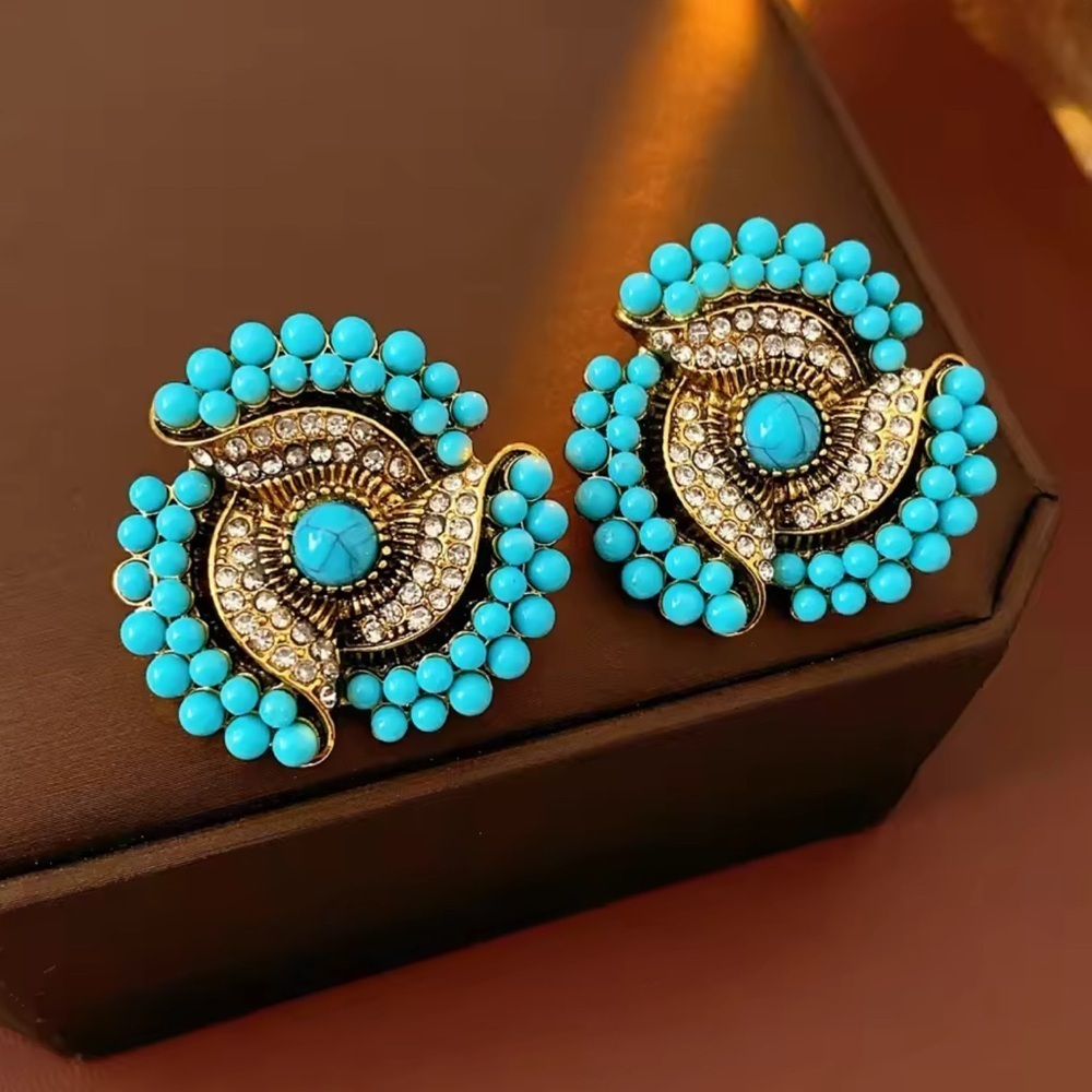 Vintage Style Turquoise and Gold Earrings - Picture 5 of 6